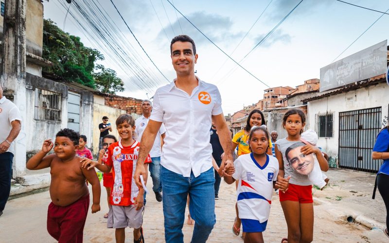 Pesquisa aponta ampla vantagem de JHC sobre Renan Filho em cenário para o Governo de Alagoas