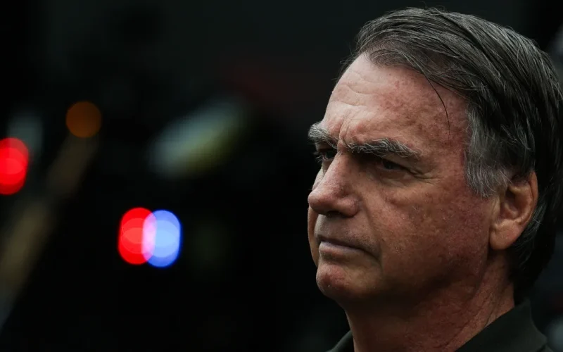 Moraes impõe multa de R$ 30 milhões a Bolsonaro e outros seis condenados pelo 8 de janeiro