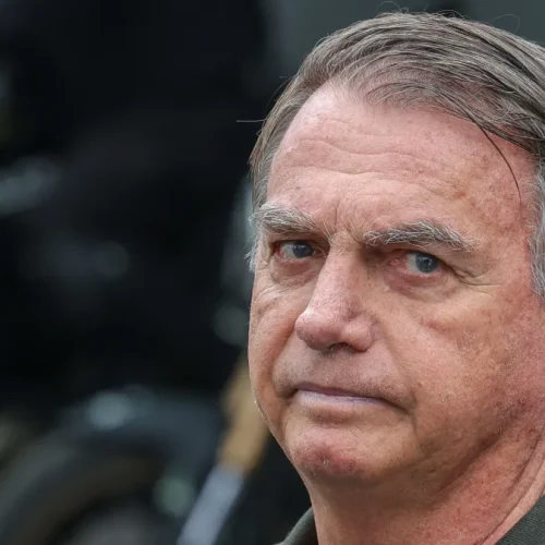 “Bolsonaro merece tratamento especial”, diz Estadão
