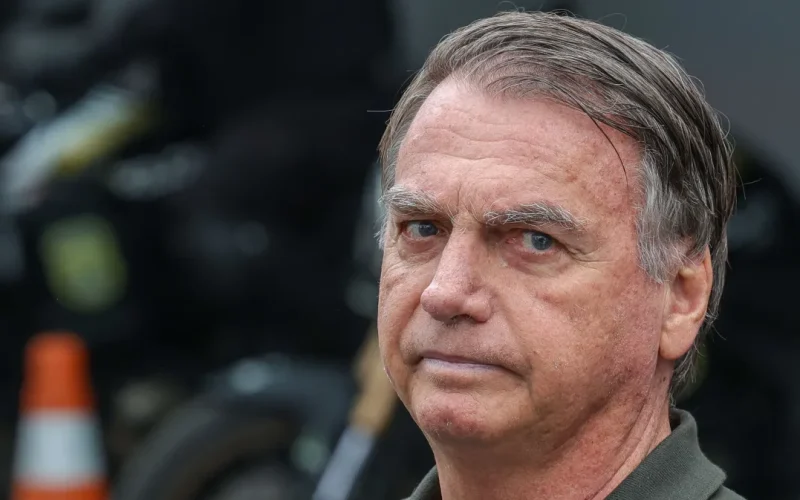 “Bolsonaro merece tratamento especial”, diz Estadão