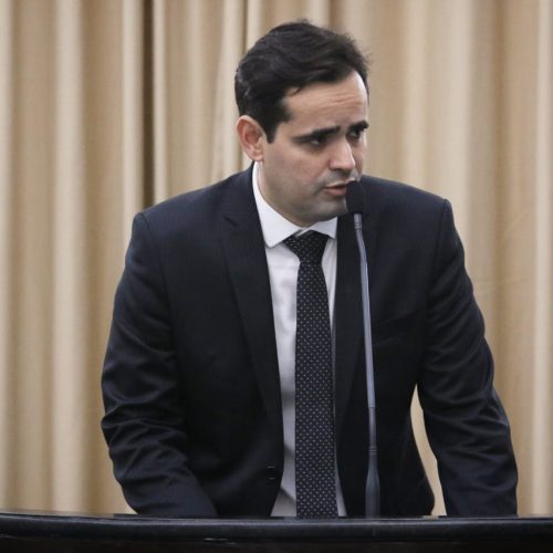 Lelo Maia critica proposta sobre transição de gênero e diz que seguirá “em defesa das crianças”