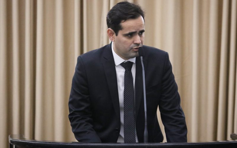 Lelo Maia critica proposta sobre transição de gênero e diz que seguirá “em defesa das crianças”