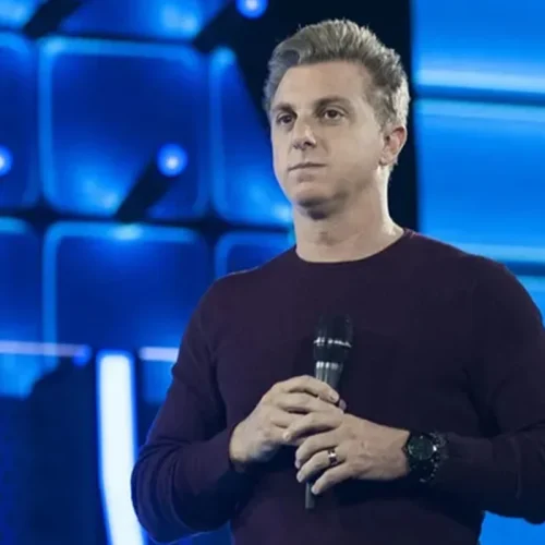 Luciano Huck volta a sinalizar disputa à Presidência e cita “responsabilidade social”