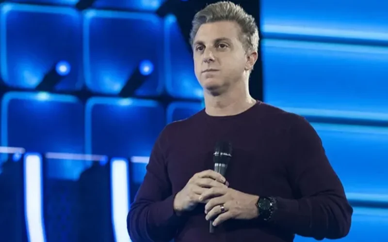 Luciano Huck volta a sinalizar disputa à Presidência e cita “responsabilidade social”