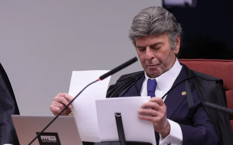 Luiz Fux rebate críticas e defende voto para inocentar Bolsonaro em ação sobre trama golpista