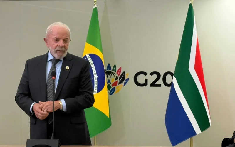 Lula comenta prisão de Bolsonaro: “Todo mundo sabe o que ele fez”