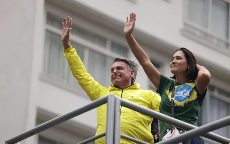 Escolha por Flávio reacende disputa e direita impulsiona Michelle como opção mais forte