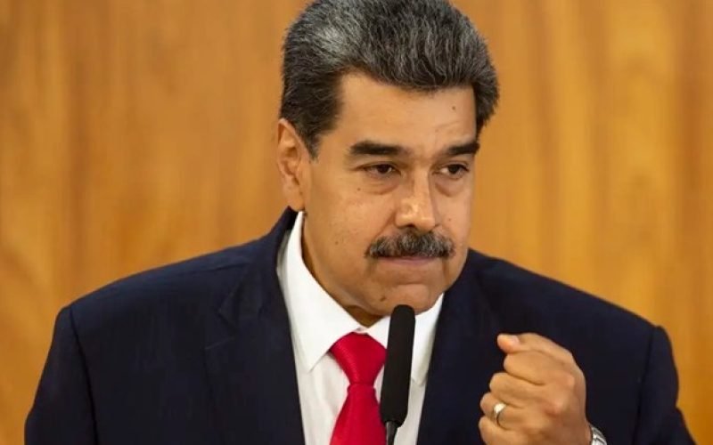 Maduro começa terceiro mandato na Venezuela com críticas e acusações de fraude eleitoral