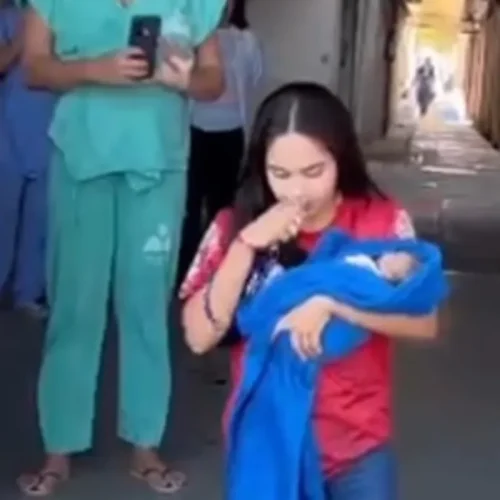 Mãe cumpre promessa após alta do filho na Santa Mônica