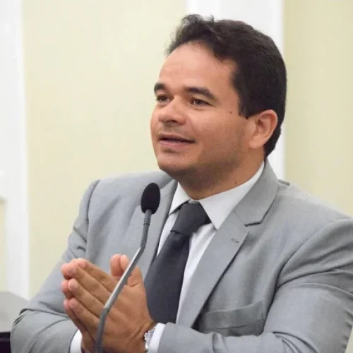 “Ronaldo Medeiros, parceiro do Cabo Bebeto”, brinca Marcelo Victor em sessão da ALE