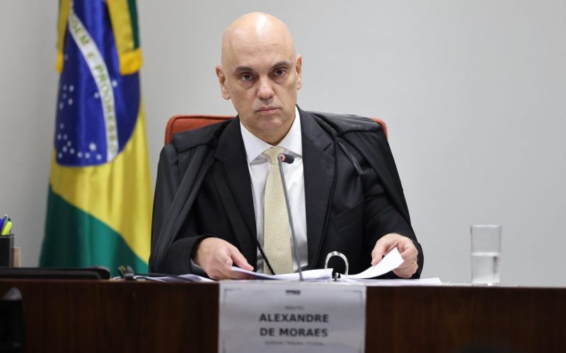 Bolsonaro e Eduardo instigaram “agressão” de Trump ao Brasil, diz Moraes