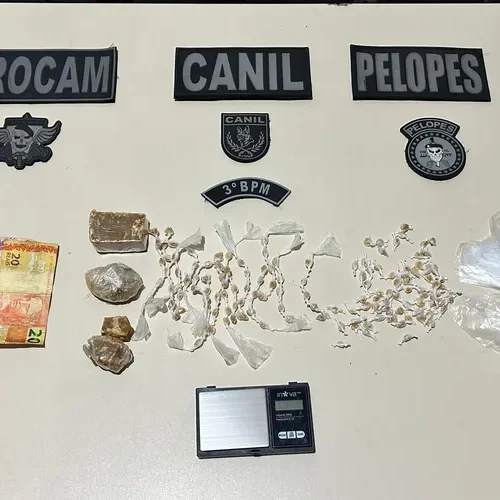 Mulher é presa por tráfico após drogas serem encontradas em descarga de banheiro