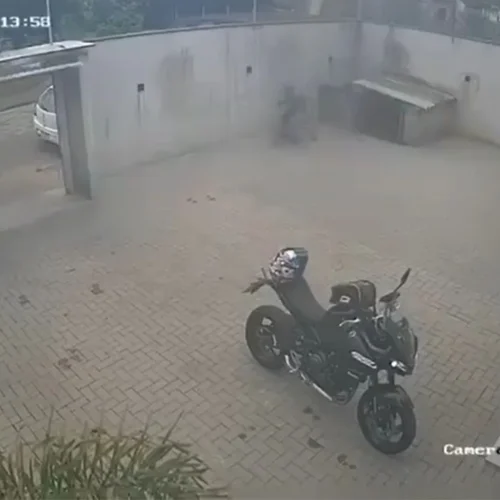 Mulher reage a assalto e troca tiros com criminosos em Santa Catarina