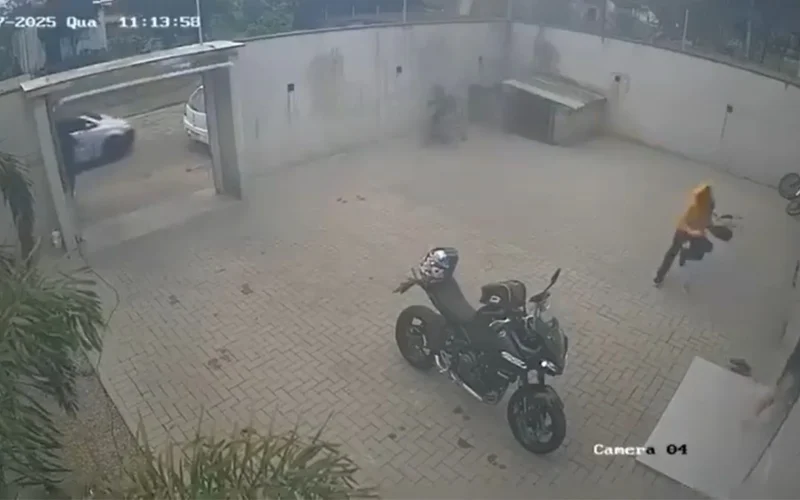 Mulher reage a assalto e troca tiros com criminosos em Santa Catarina