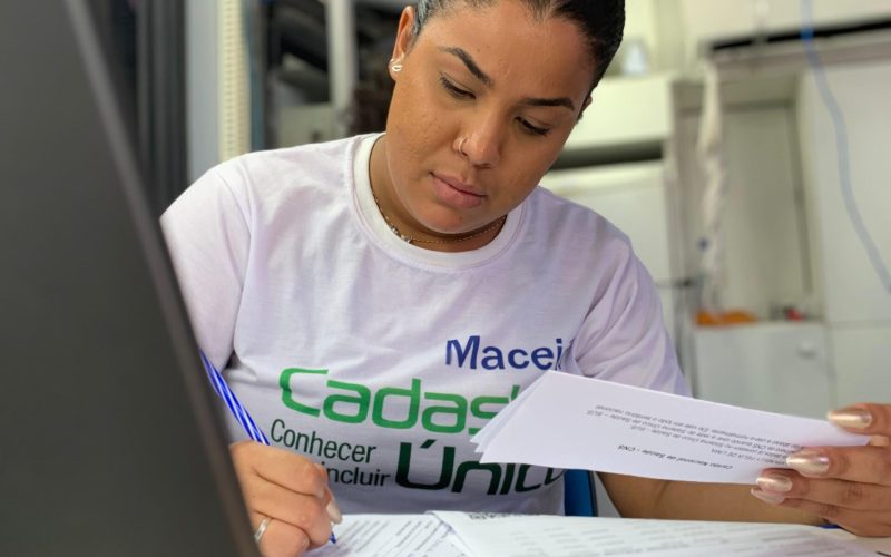 Mutirão do Cadastro Único percorre bairros de Maceió com serviços gratuitos