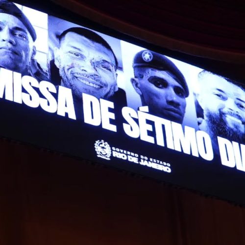 Missa de 7º dia homenageia policiais mortos em megaoperação no Rio de Janeiro