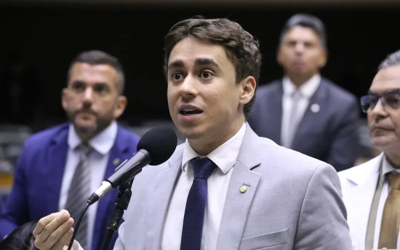 Nikolas Ferreira diz que “Brasil merece o governo que elegeu” e critica STF em discurso na Câmara