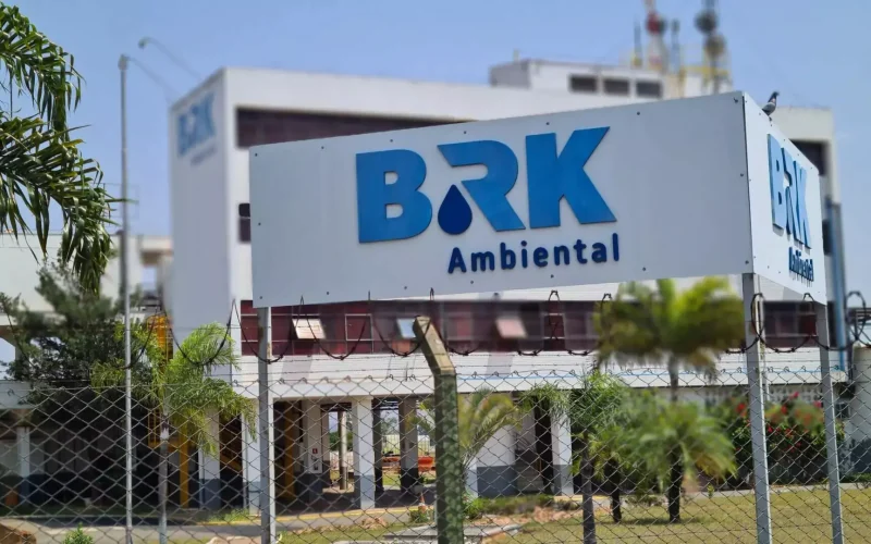 Desperdício de água na sede BRK revolta moradores em Barra de Santo Antônio