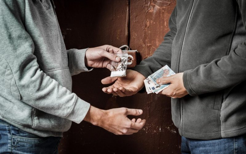 Deputados aprovam punição maior para tráfico de drogas em Universidades e Escolas