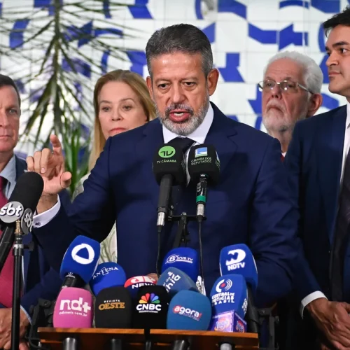 Arthur Lira comemora isenção do Imposto de Renda para quem ganha até R$5mil: “trabalho que resolve”