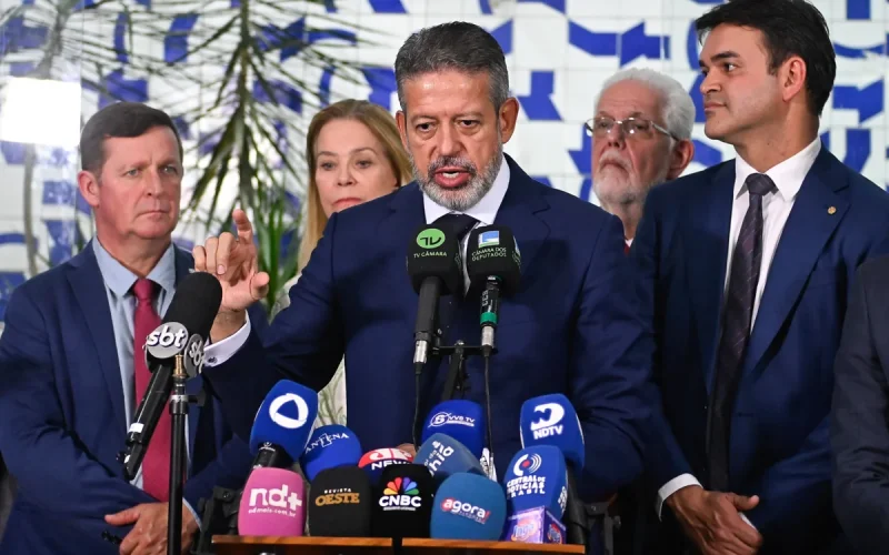 Arthur Lira comemora isenção do Imposto de Renda para quem ganha até R$5mil: “trabalho que resolve”