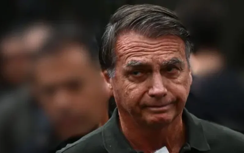 Vereador do PT aciona Justiça para suspender privilégios de Bolsonaro após condenação
