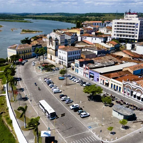 Barco naufraga no Rio São Francisco e quatro pessoas são resgatadas em Penedo