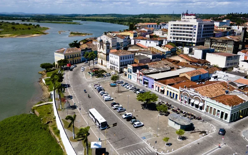 Barco naufraga no Rio São Francisco e quatro pessoas são resgatadas em Penedo