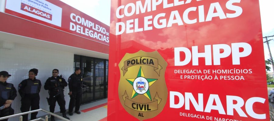 Mulher é presa suspeita de tentar matar companheiro a facadas em Maceió