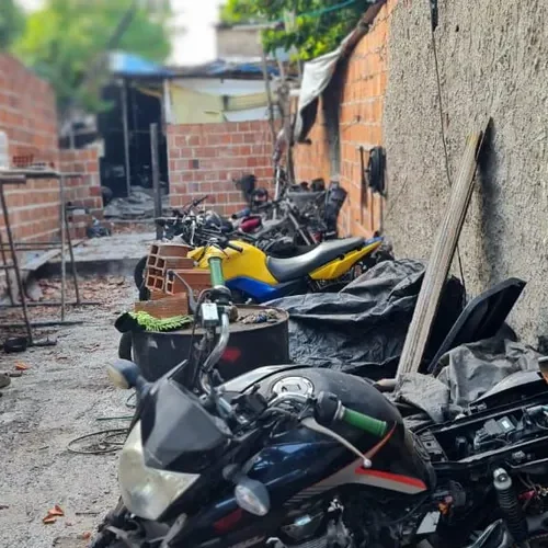 Casa usada como desmanche de motos roubadas é descoberta em Maceió