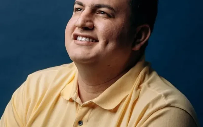 Prefeitura Presente: Carlos leva serviços direto ao povo no Barnabé Oiticica