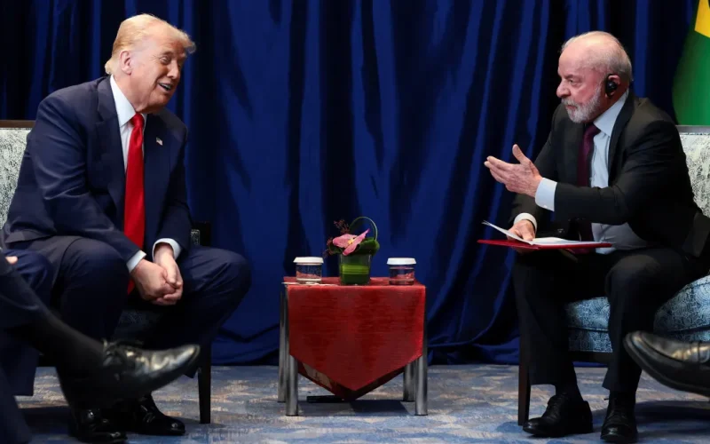 Eduardo Bolsonaro muda tom e elogia “conversa” entre Lula e Trump