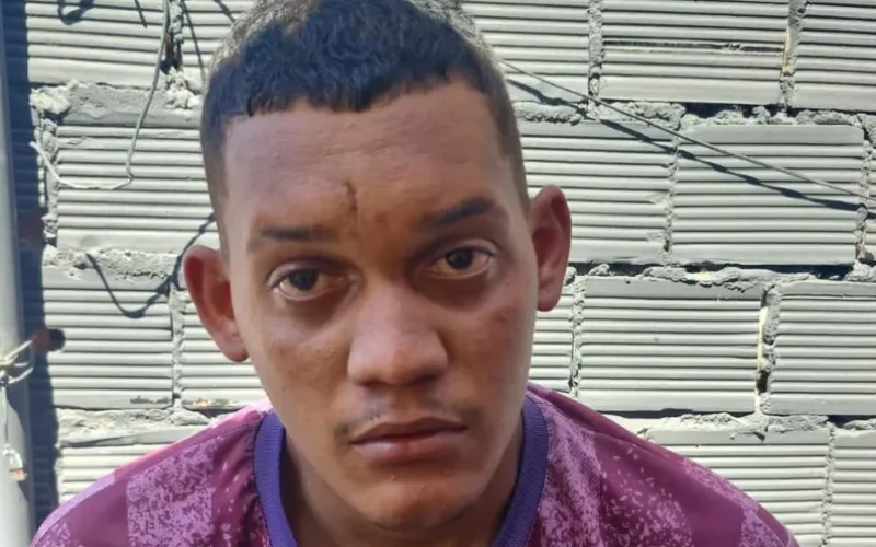 Polícia prende um dos suspeitos de matar homem e torturar mulher no Jacintinho