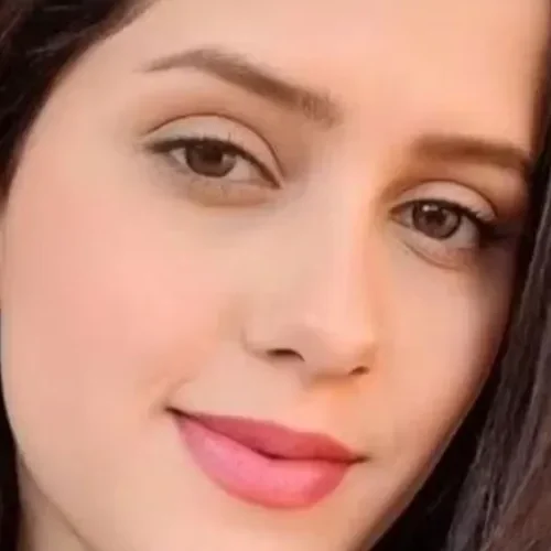 Professora tem 60% do corpo queimado; namorado é suspeito e está foragido