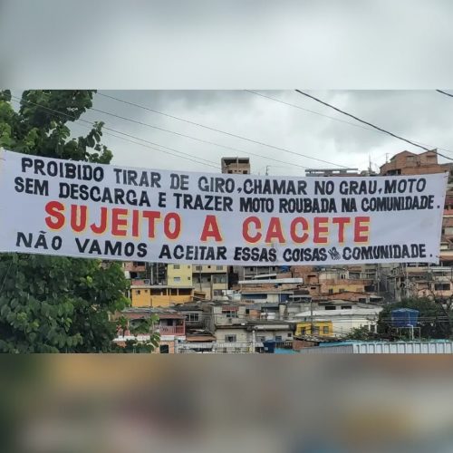 Cansados do barulho, moradores colocam faixa de aviso para motociclistas; ‘sujeito a cacete’