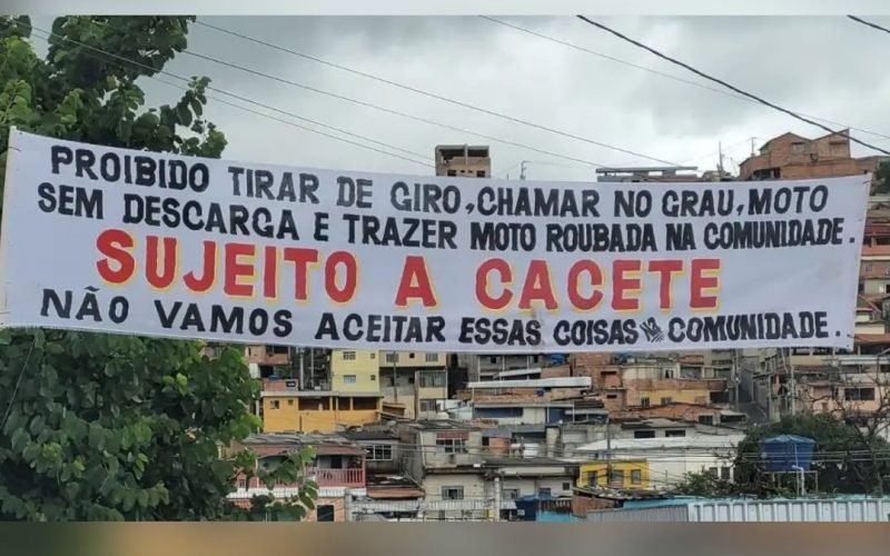 Cansados do barulho, moradores colocam faixa de aviso para motociclistas; ‘sujeito a cacete’