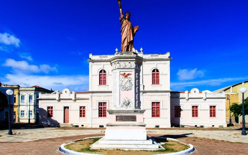 Projeto que proíbe homenagens públicas a escravocratas avança na Câmara de Maceió