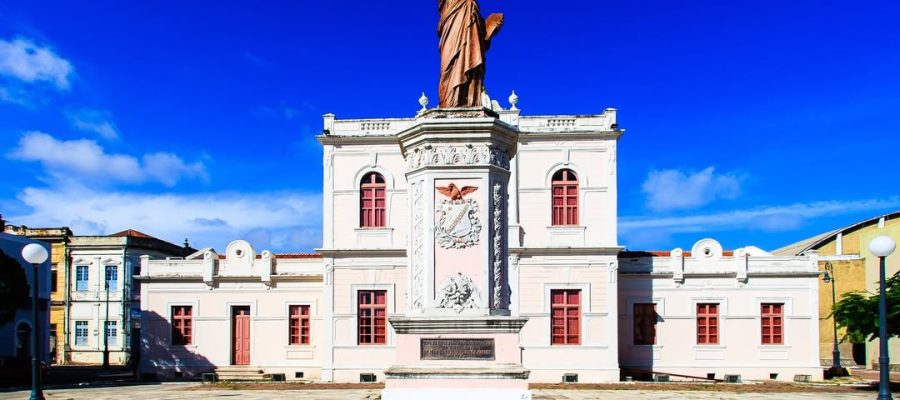 Projeto que proíbe homenagens públicas a escravocratas avança na Câmara de Maceió