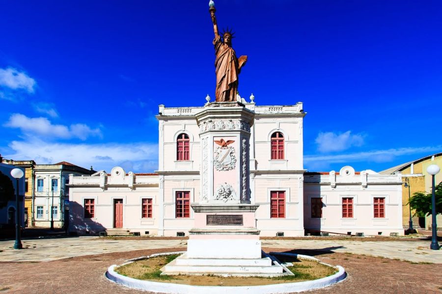 Projeto que proíbe homenagens públicas a escravocratas avança na Câmara de Maceió