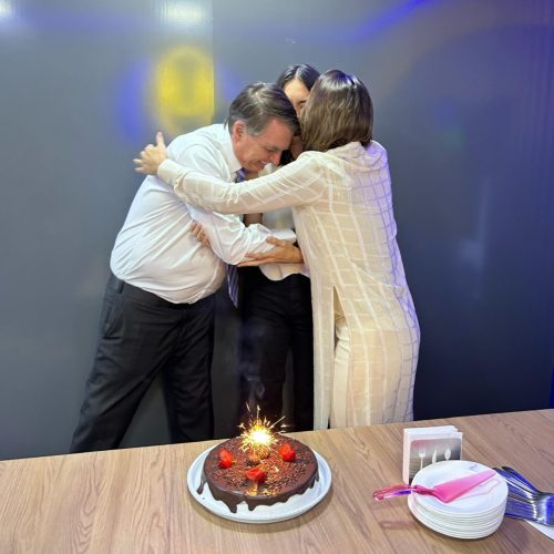 “Não celebramos como pretendíamos”, fala Michelle Bolsonaro sobre aniversário da filha