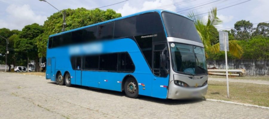 Ônibus clandestino é flagrado em Maceió transportando turistas