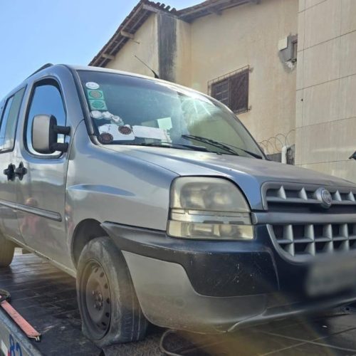 Suspeito de transporte irregular deixa crianças trancadas em veículo