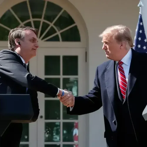 Democratas acusam Trump de usar tarifas para proteger Bolsonaro