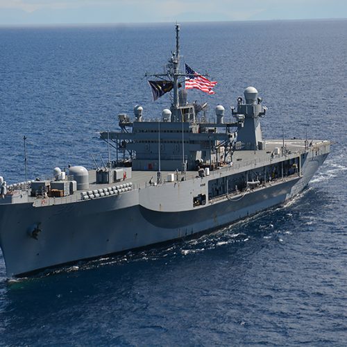 Frota naval dos EUA recua por causa de furacão após movimentação no Caribe aumentar tensão com Venezuela