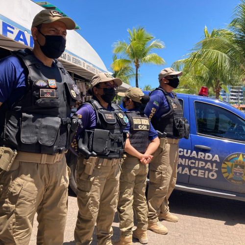 Homem é preso pela Guarda Civil e Alurb por descarte irregular de lixo em Maceió