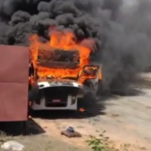 Carreta pega fogo durante manutenção em oficina às margens da AL-105