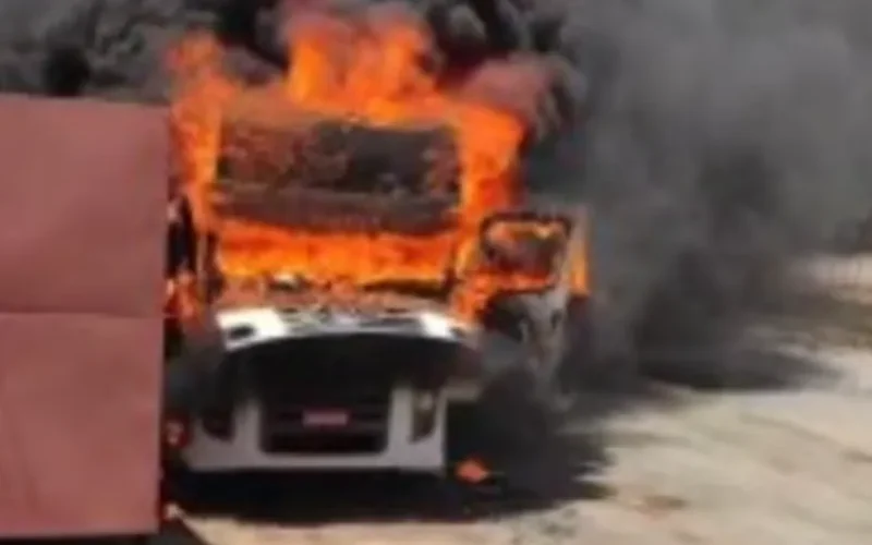 Carreta pega fogo durante manutenção em oficina às margens da AL-105