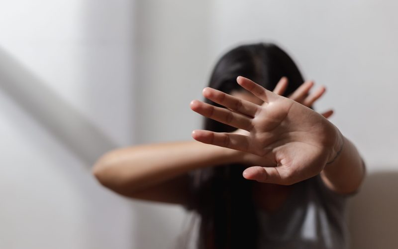 Homem invade casa de vizinha e mulher acorda sendo alisada em Palmeira dos Índios