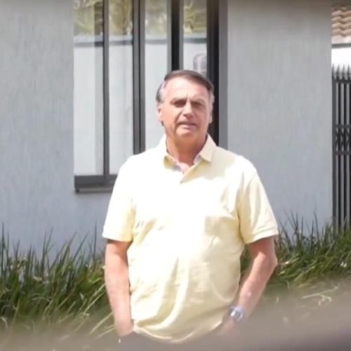 Bolsonaro ironiza fotógrafos após segundo dia de julgamento no STF