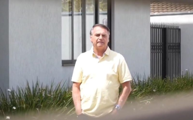 Bolsonaro ironiza fotógrafos após segundo dia de julgamento no STF